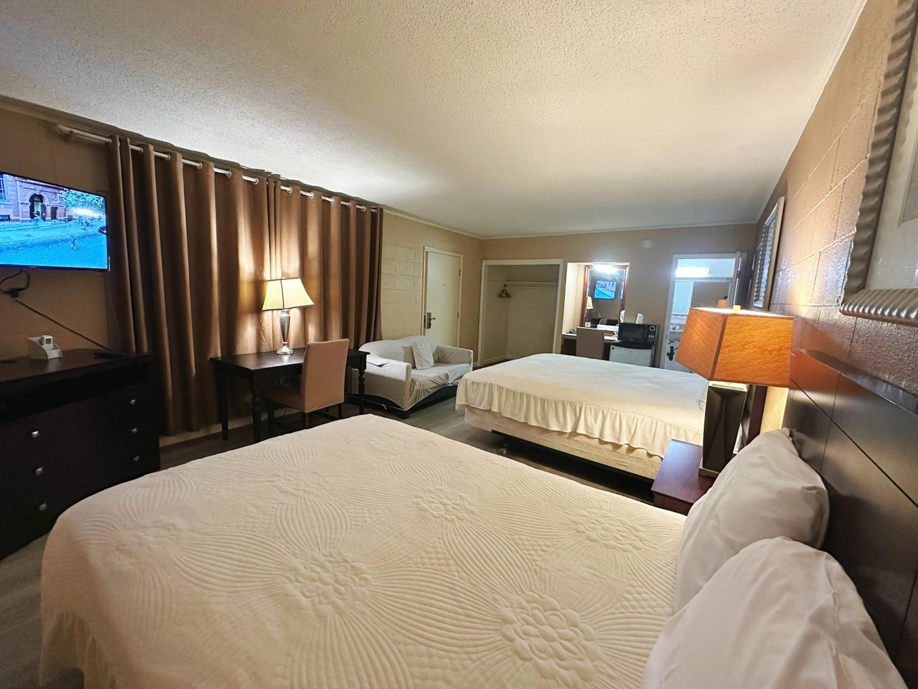 Royal Inn and Suites - photo 6