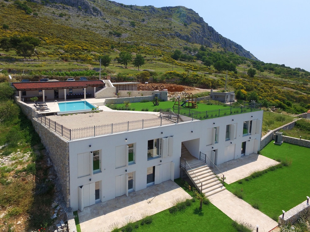 View 4 You Apartments — 4-Star Luxury Hotel in Podstrana, Croatia