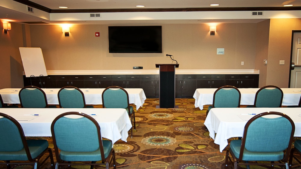 Holiday Inn Express & Suites Wichita Northeast by IHG - photo 31