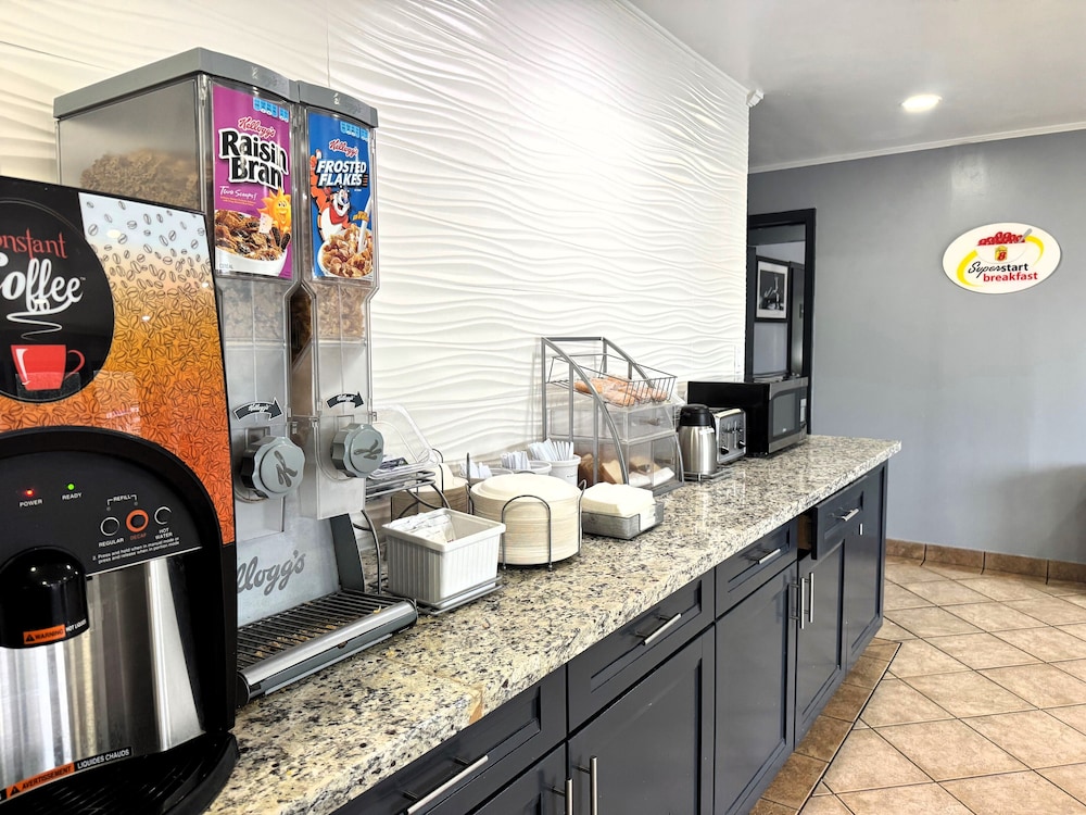 Super 8 by Wyndham Tupelo Airport - photo 27