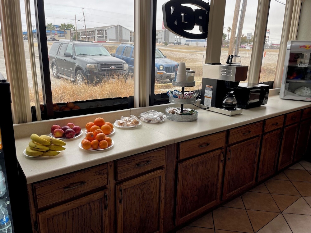 Del Rio Inn - photo 5