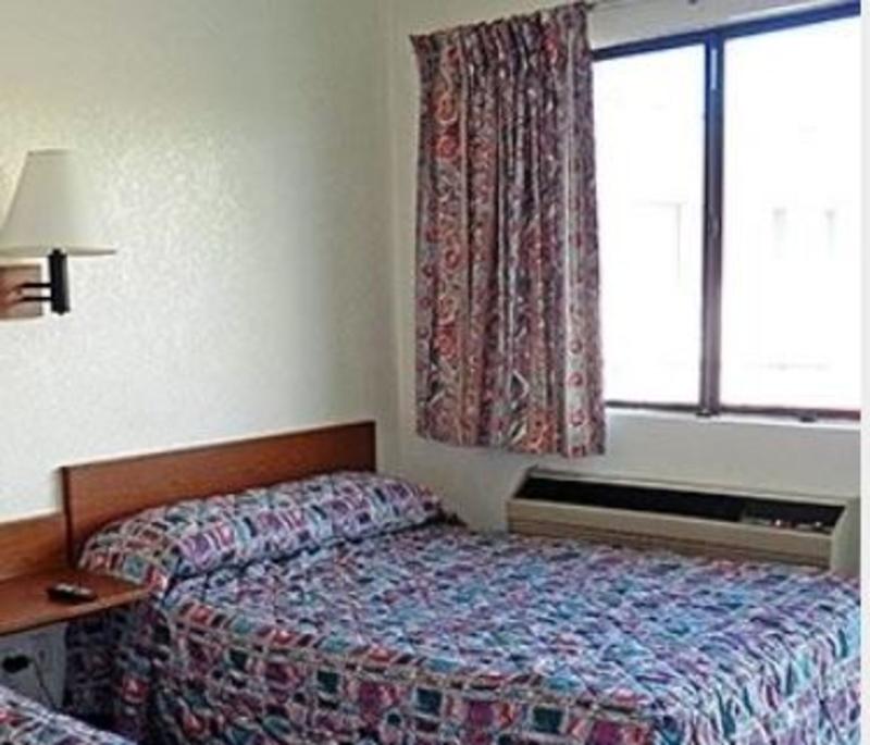 Rodeway Inn Fort Smith I 40 - photo 8
