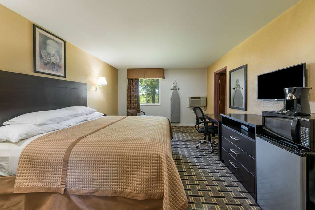 Super 8 by Wyndham Higginsville - photo 7