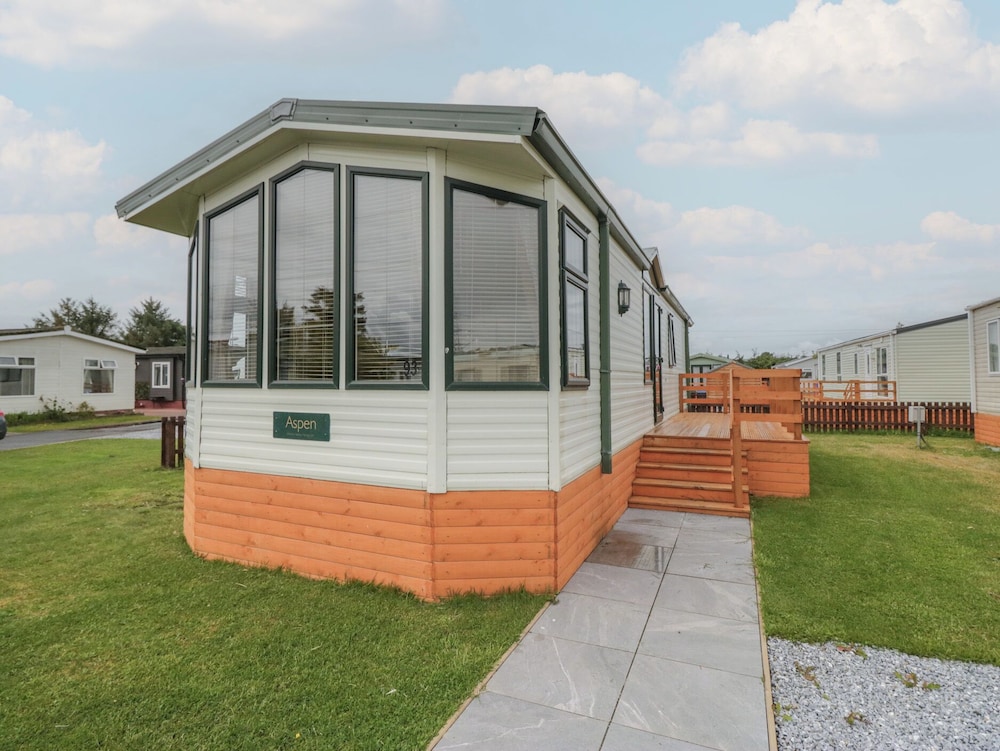 Birch - carbon neutral hotel in Denny