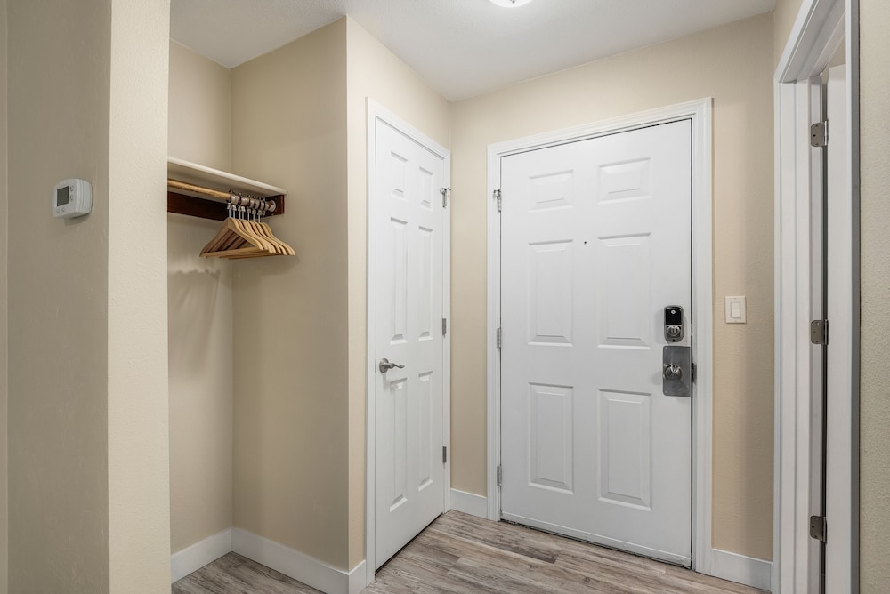 Bend Riverside Inn & Suites - photo 5