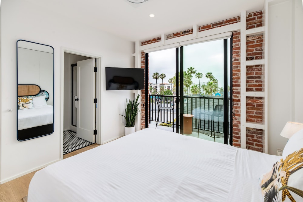 The Brick Hotel - photo 24