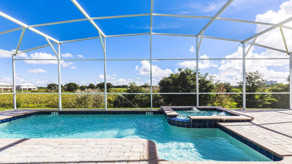 Spacious Resort Home: Pool Theater & More - photo 21