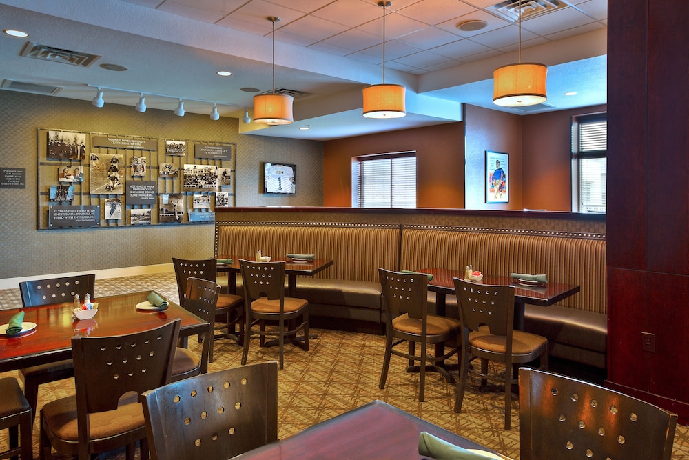 Holiday Inn & Suites Green Bay Stadium by IHG - photo 23