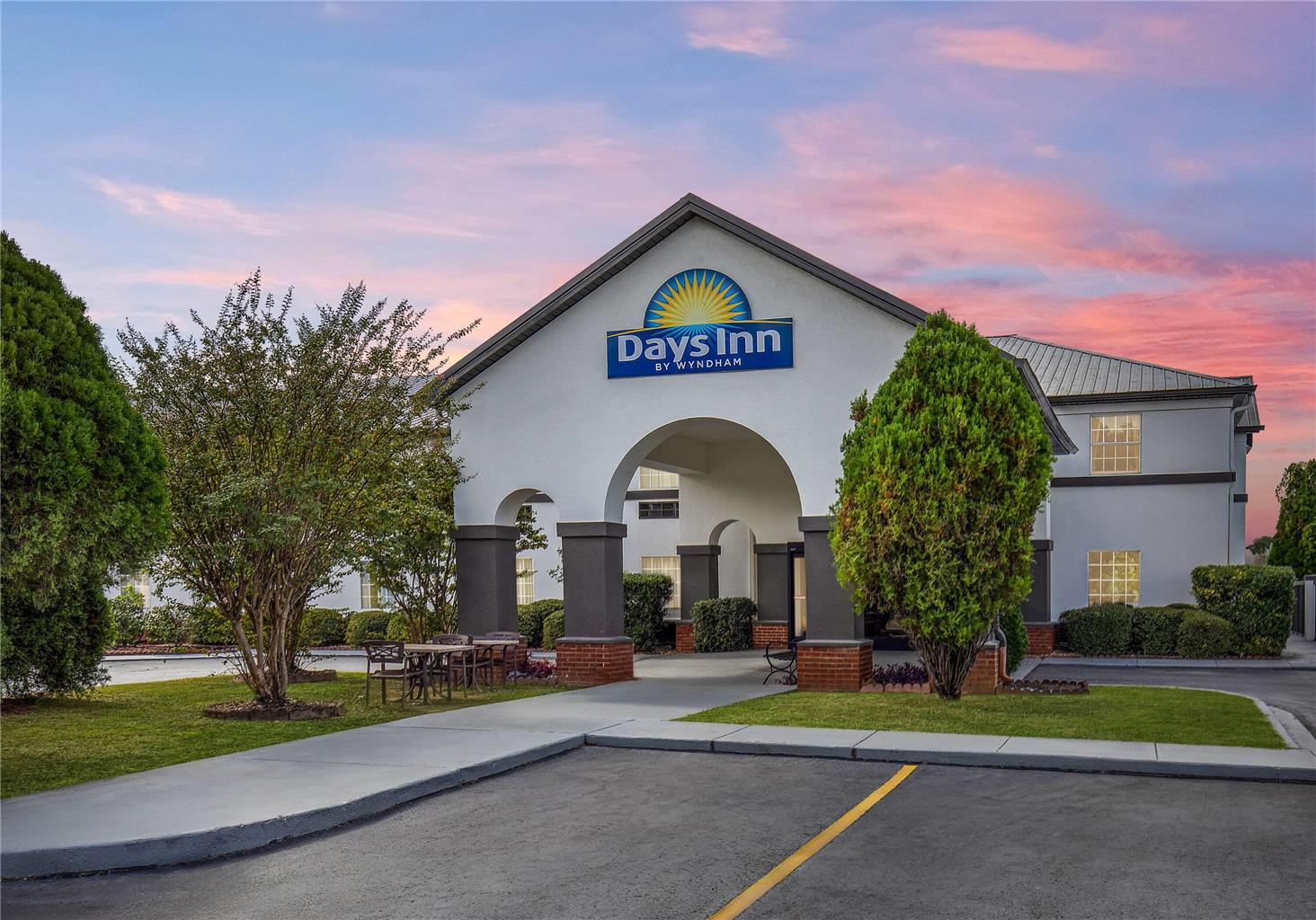 Days Inn by Wyndham Lincoln - photo 3