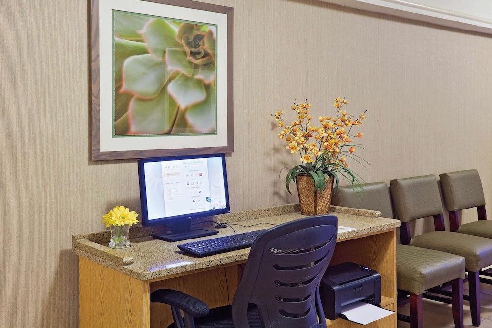 La Quinta Inn Merrillville - photo 41