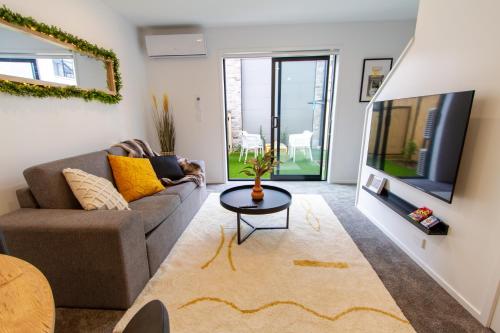 Glamorous 2 bed CBD townhouse w King bed — 4-Star Luxury Hotel in Christchurch, New Zealand