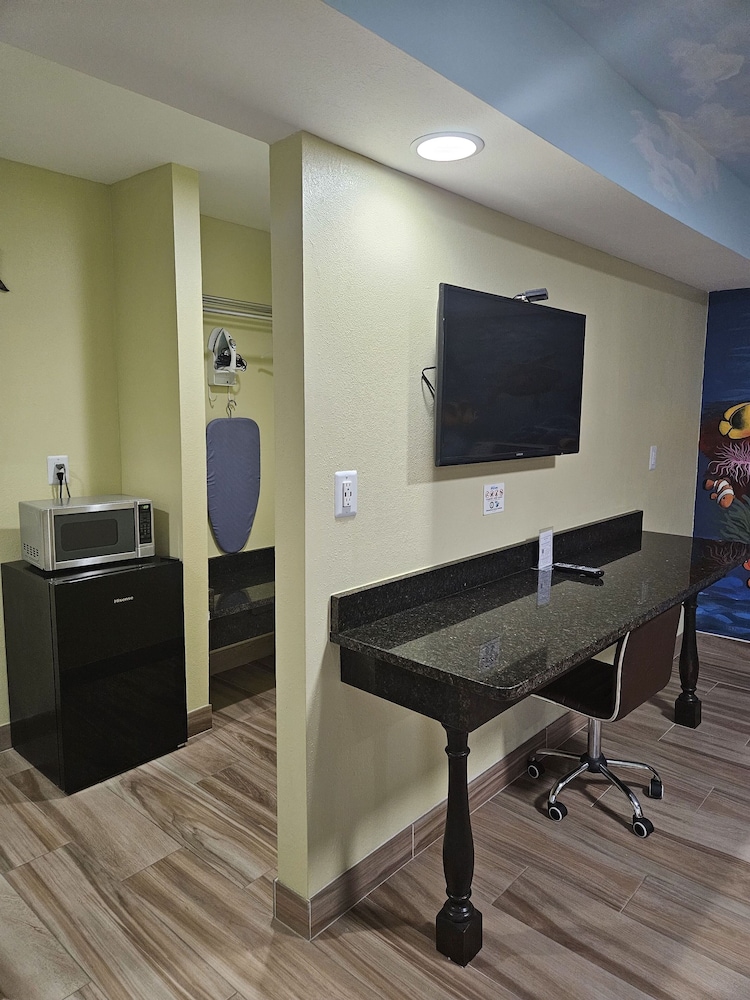 Travel Inn of Riviera Beach - photo 14