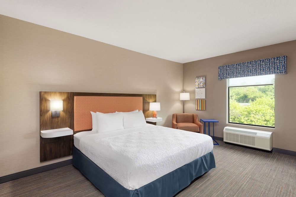 Hampton Inn & Suites Harrisburg North - photo 9