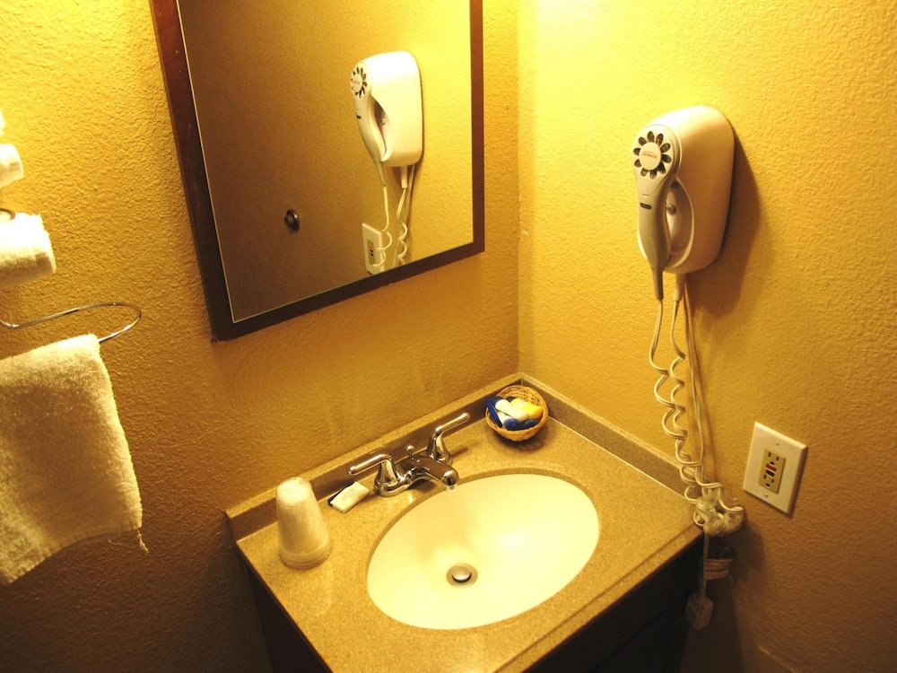 Merrill Field Inn - photo 35