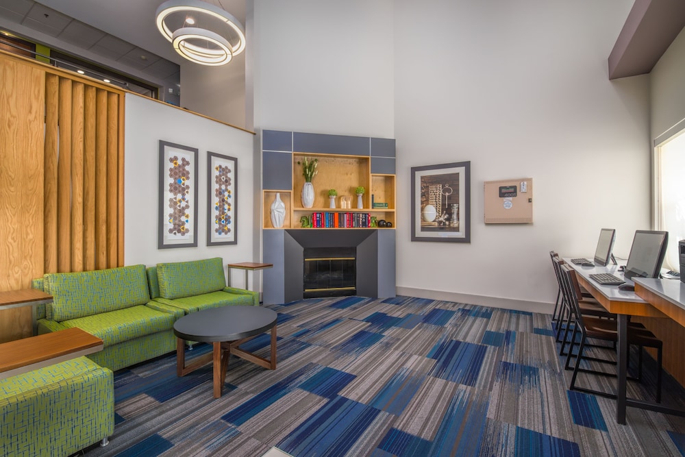 Holiday Inn Express Hotel & Suites Phoenix Airport by IHG - photo 27