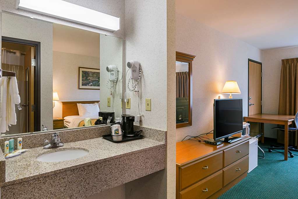 Quality Inn & Suites Belmont Platteville - photo 10