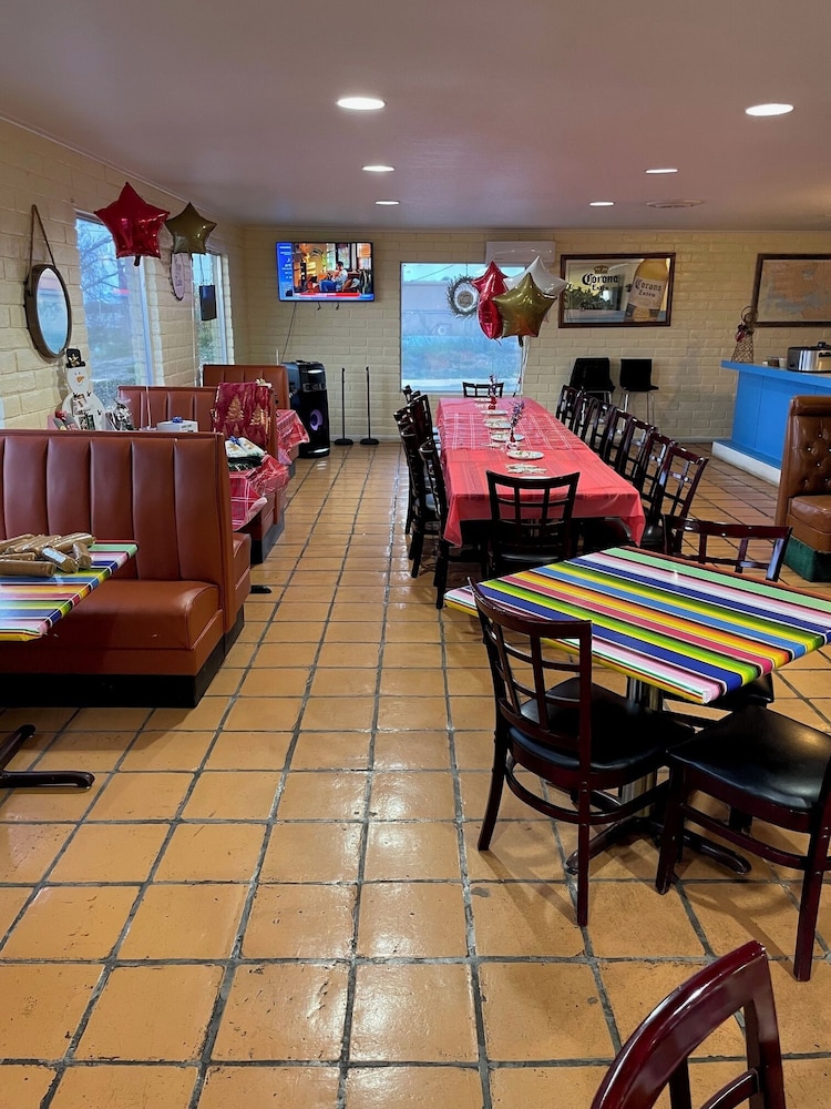 Champions Inn - photo 12