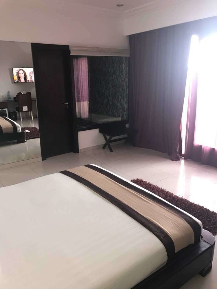Royal Palm — Libreville — photo 3
