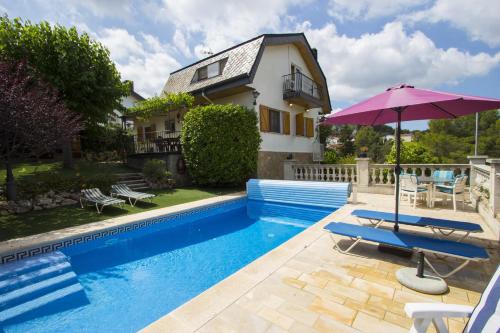 Catalunya Casas Private Paradise Hop Skip Or Jump To Barcelona — Cervello