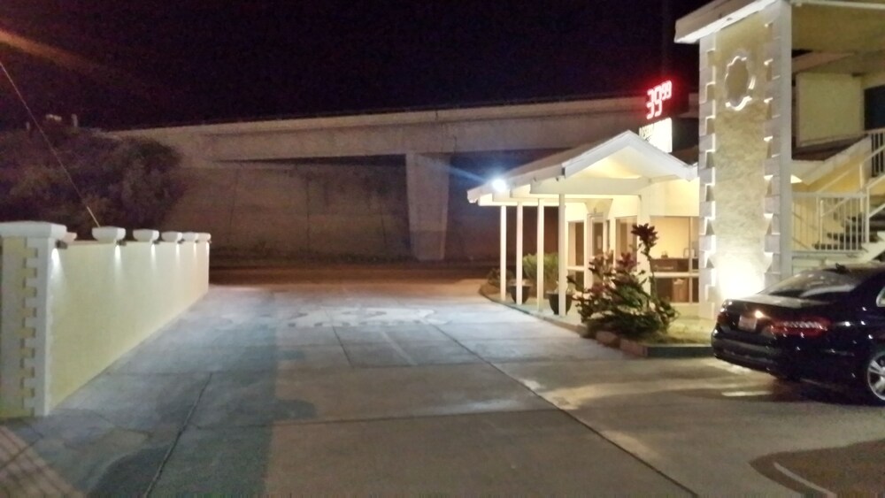 Desert Mirage Inn & Suites - photo 17
