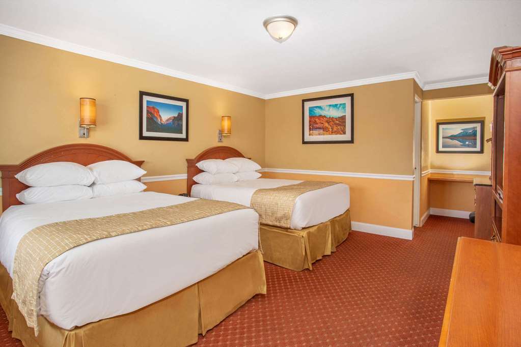 Travelodge by Wyndham Hawthorne - photo 13