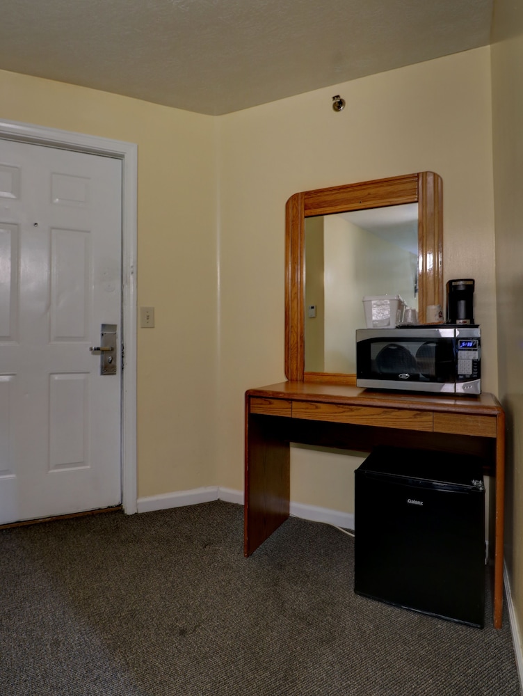 Brookside Motel And Cottages - photo 22