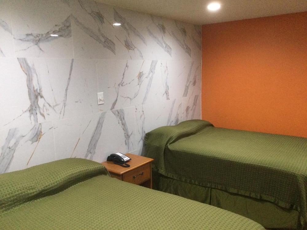 Americas Express Inn - photo 23