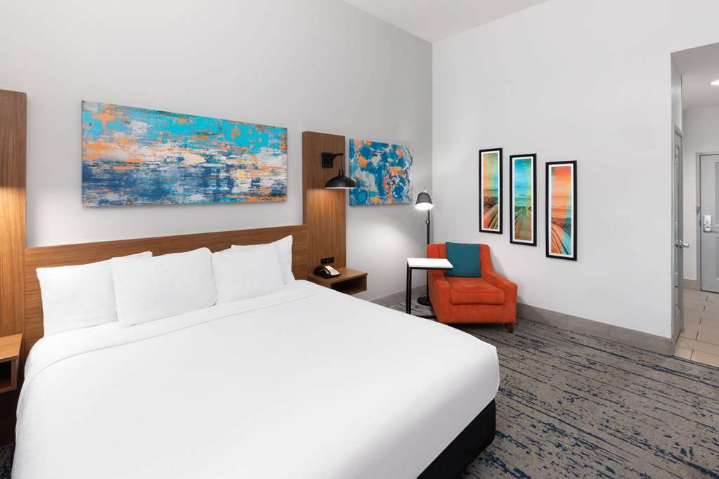 La Quinta Inn & Suites by Wyndham Rockport Fulton - photo 42