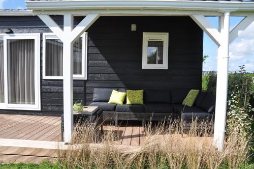 Boerderijwoning - carbon neutral hotel in Serooskerke