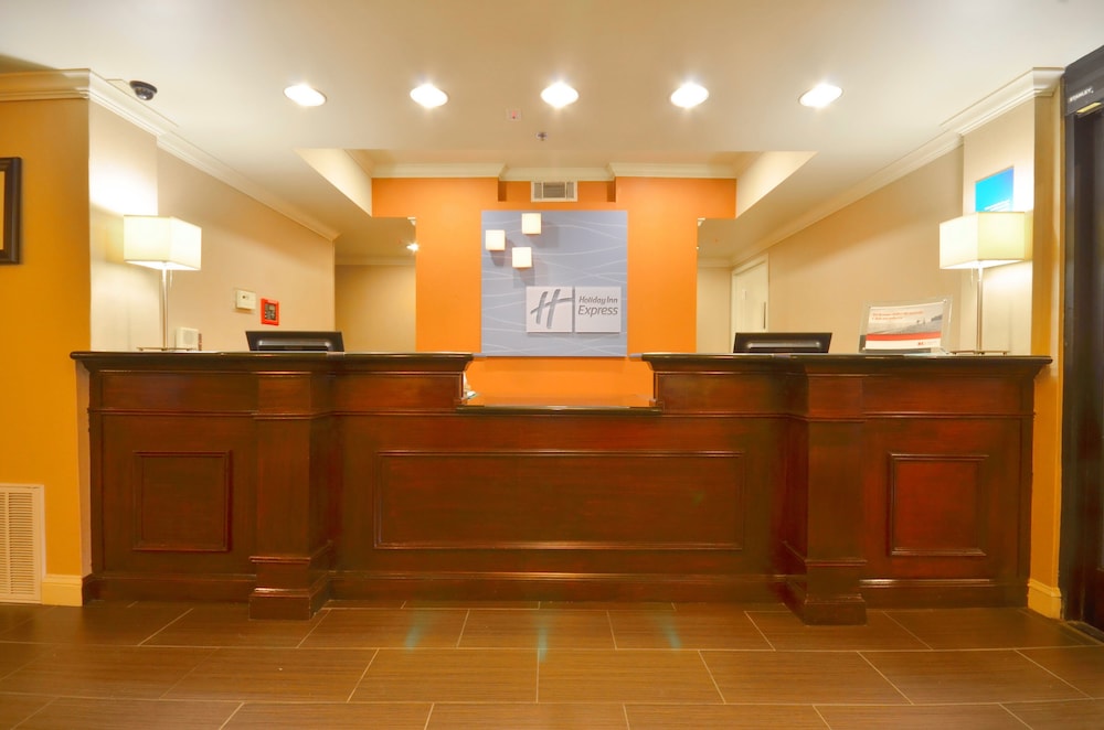 Holiday Inn Express Hotel & Suites Pine Bluff Pines Mall by IHG - photo 46