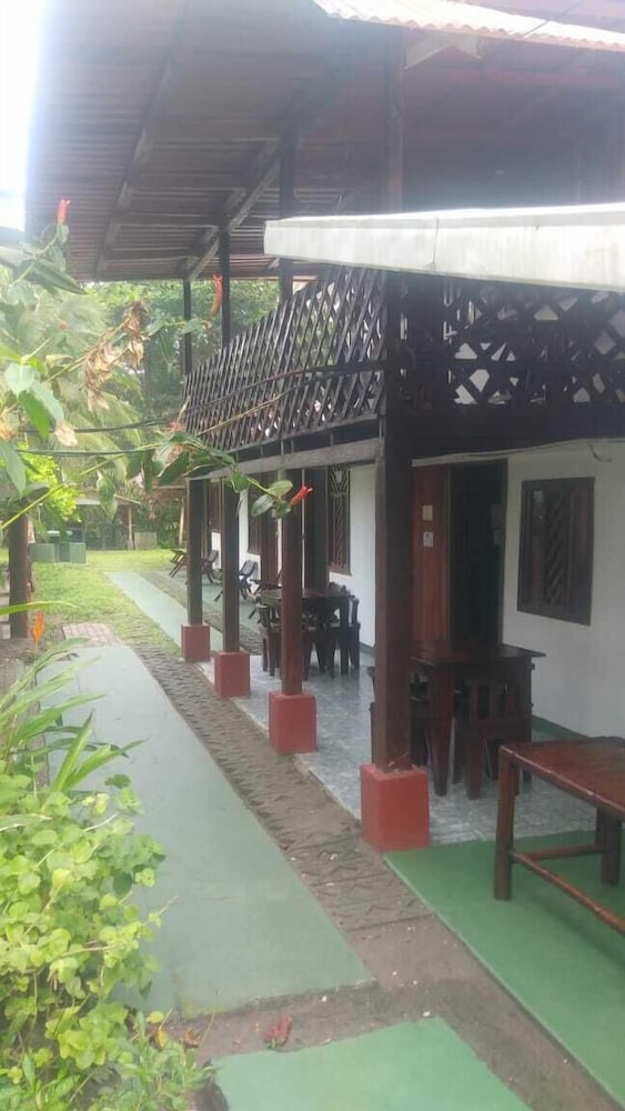 Cabinas Balcon de Mar Tortuguero — hotel in Roxana