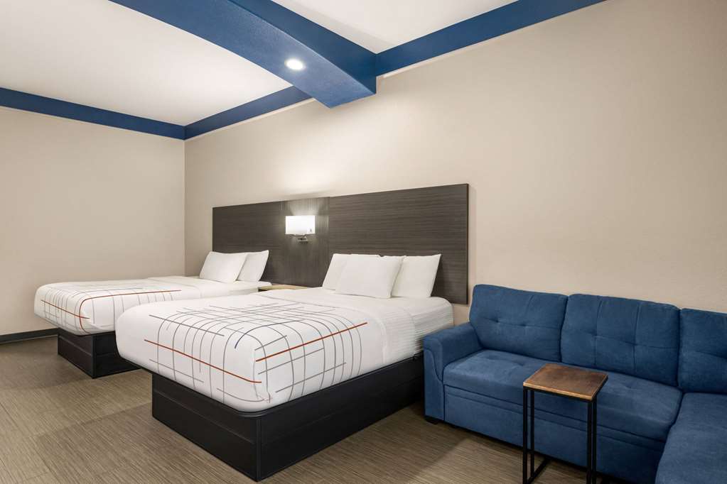 La Quinta Inn & Suites by Wyndham San Antonio N Stone Oak - photo 24