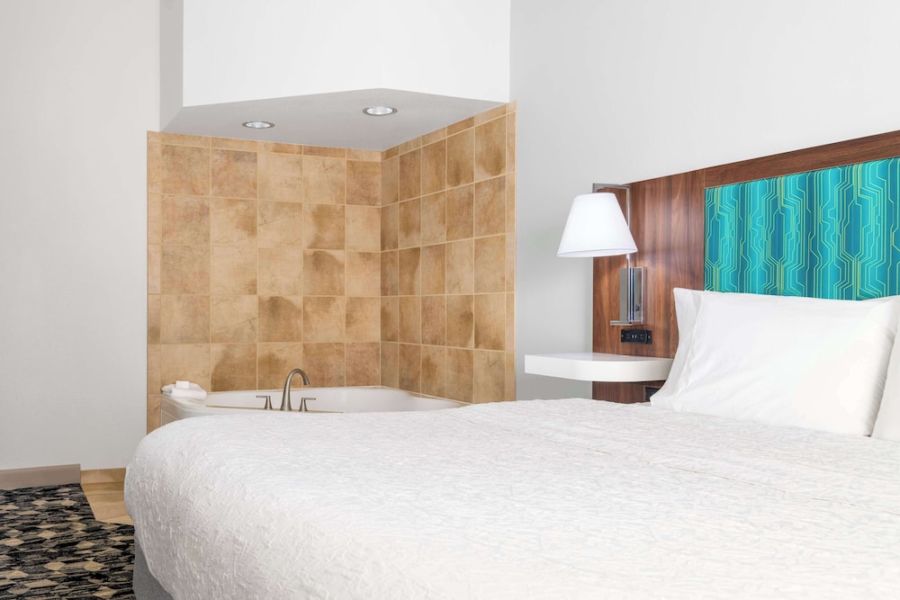 Hampton Inn & Suites Brookings - photo 15