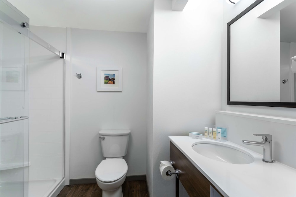 Hampton Inn Bedford - photo 27