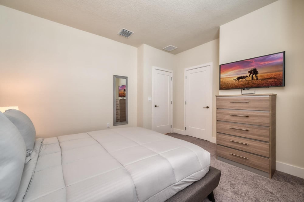 Spacious New Modern Retreat - photo 20
