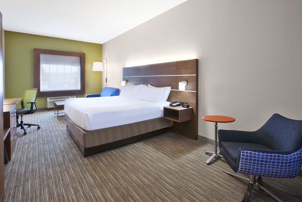 Holiday Inn Express & Suites Manchester by IHG - photo 12
