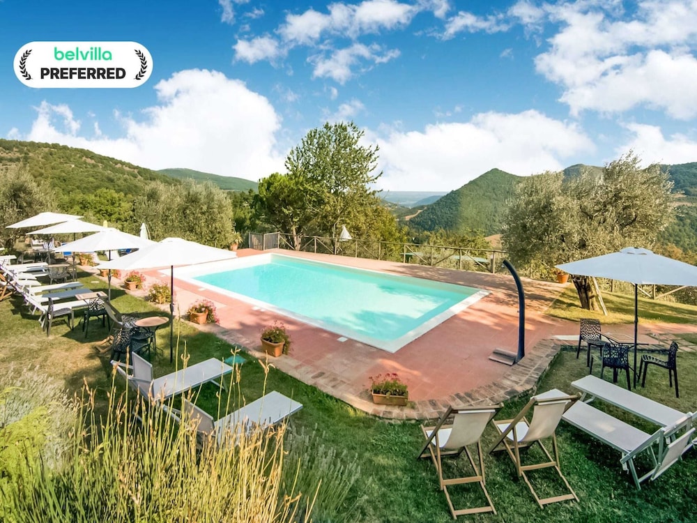 Rustic Serenity Farmhouse — 4-Star Luxury Hotel in Monte Santa Maria Tiberina, Italy