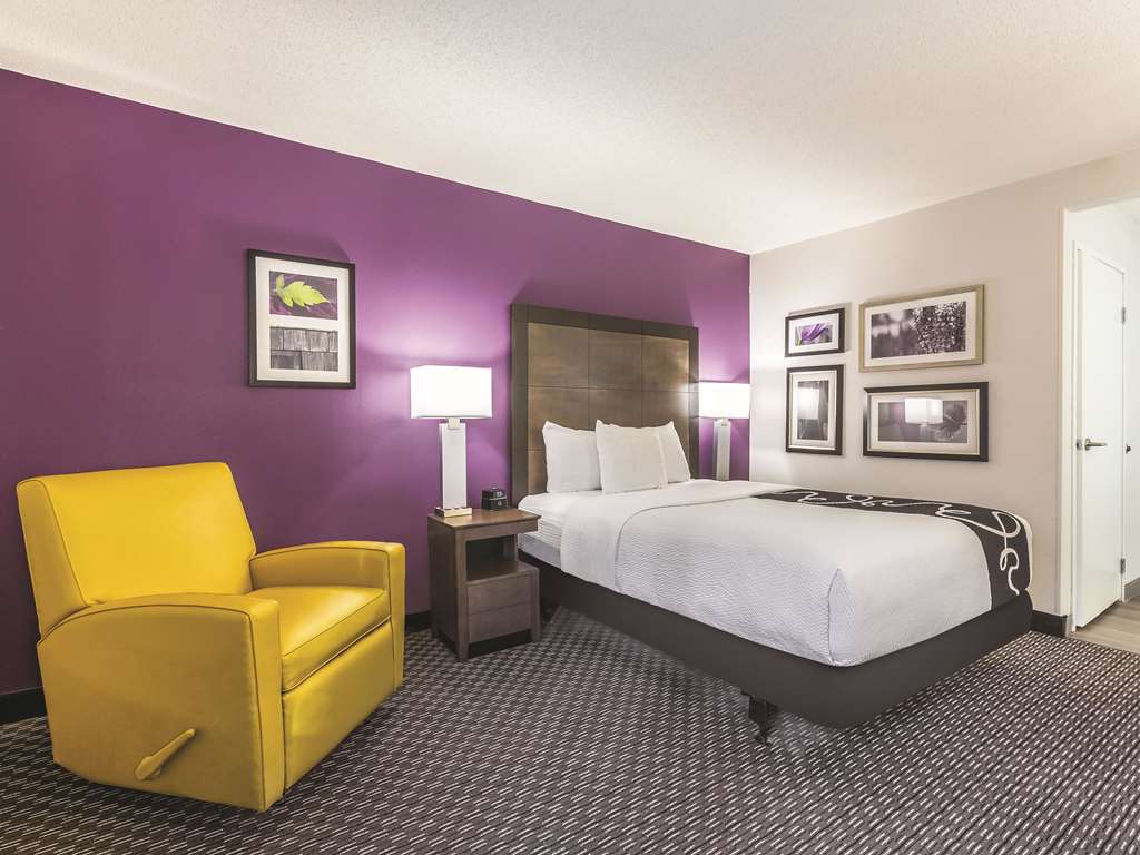 La Quinta Inn & Suites by Wyndham Atlanta Midtown Buckhead - photo 17