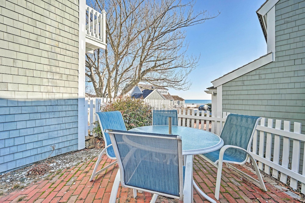 Ocean View Gem with Private Beach in Mashpee — 4-Star Luxury Hotel in Mashpee, United States