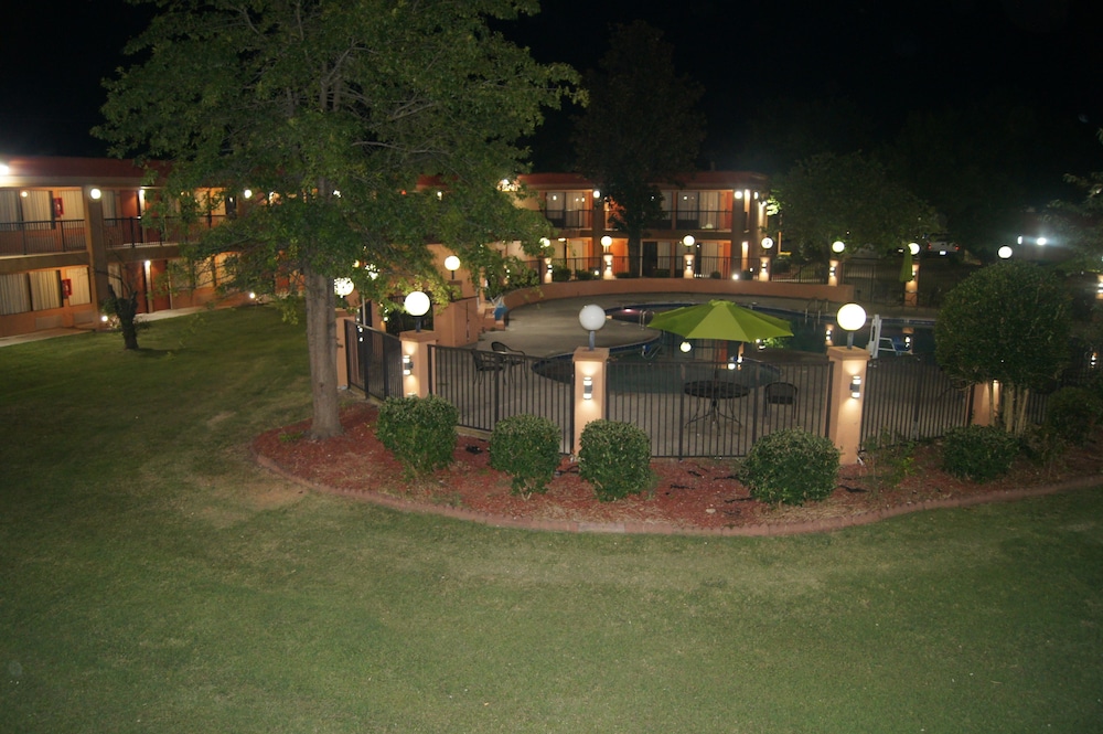 Days Inn by Wyndham Durham Near Duke University - photo 71