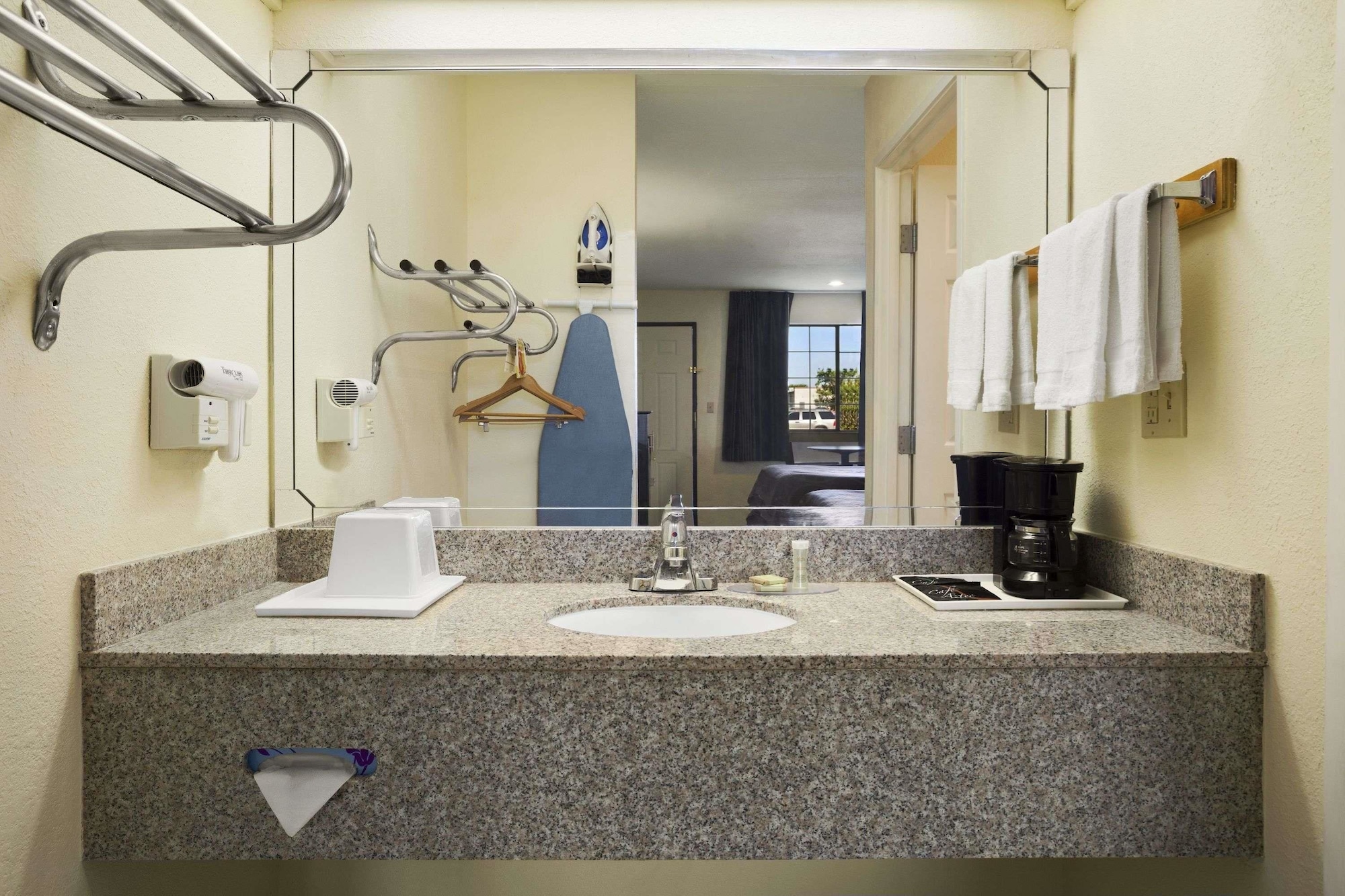 Super 8 by Wyndham Grand Prairie Southwest - photo 5