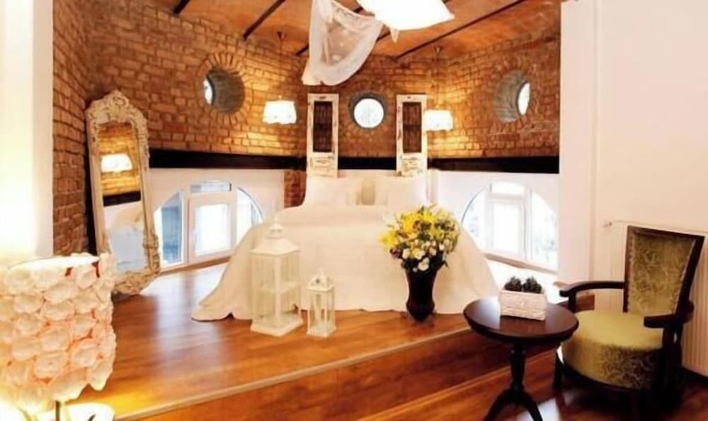 The White Swan Suites Beyoglu — 4-Star Luxury Hotel in Istanbul, Turkey