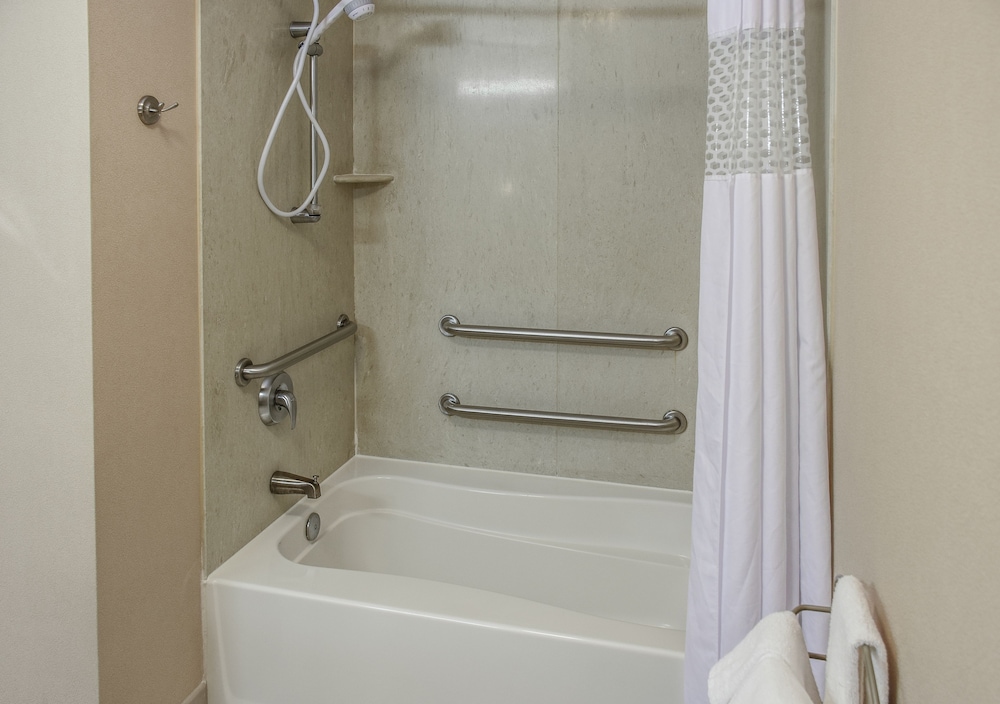 Hampton Inn & Suites Youngstown Canfield - photo 50