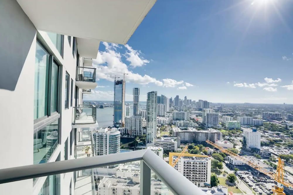 Miami Paraiso Rooftop pool views and prime location — 4-Star Luxury Hotel in Miami, United States