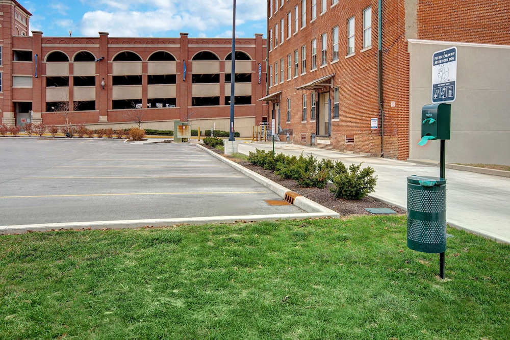 Hilton Garden Inn Terre Haute - photo 101