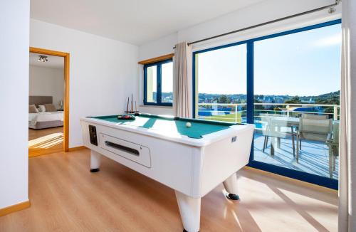 Penthouse 160sqm wide Terraces Pool view & private Hot Tub & Parking — 4-Star Luxury Hotel in Albufeira, Portugal