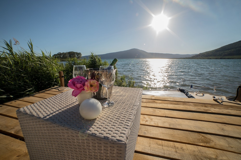 Cottage Beach Vico — 4-Star Luxury Hotel in Caprarola, Italy