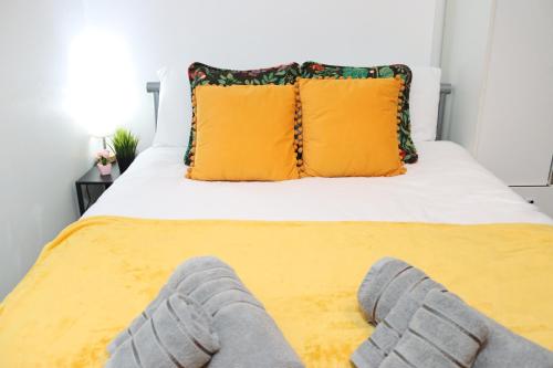 Stylish studio private bathroom 15mins to Central London — 4-Star Luxury Hotel in London, United Kingdom