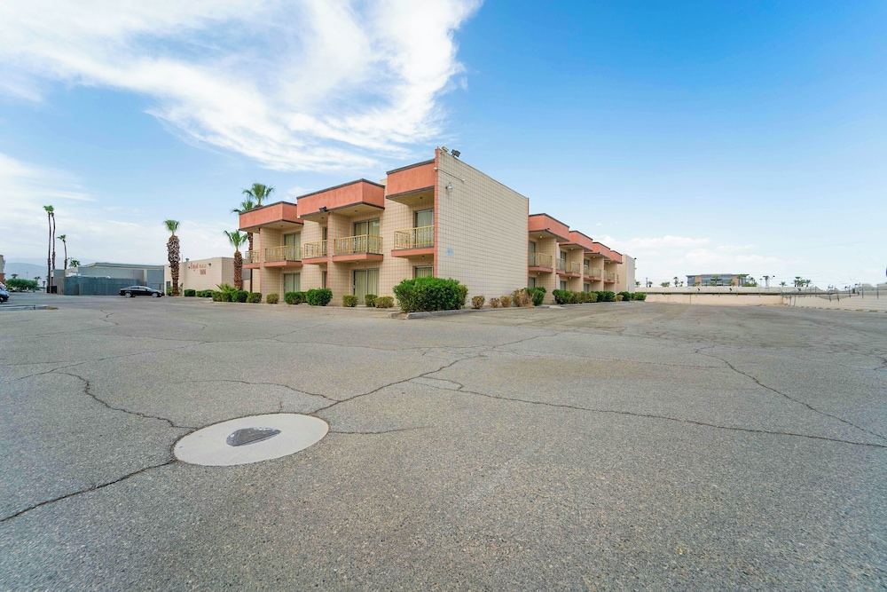 Royal Plaza Inn Indio - photo 96
