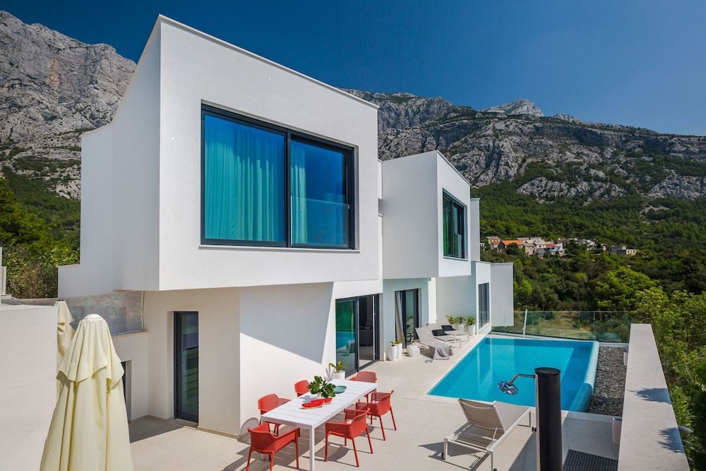 Villa Zvizdan — 4-Star Luxury Hotel in Makarska, Croatia